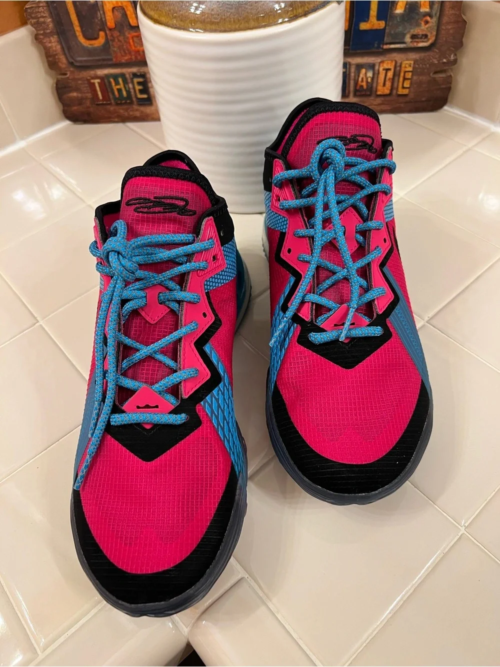 LeBron XVIII LOW, FIREBERRY/BLACK, Men’s Size 8.5-Women’s Size 10, EXCELLENT